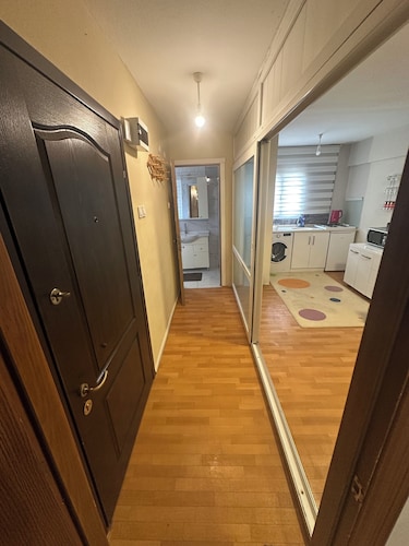 Cozy 1-bedroom apartment in brilliant İzmir with AC