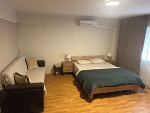 Room - Cozy 1-bedroom apartment in brilliant İzmir with AC (İzmir)
