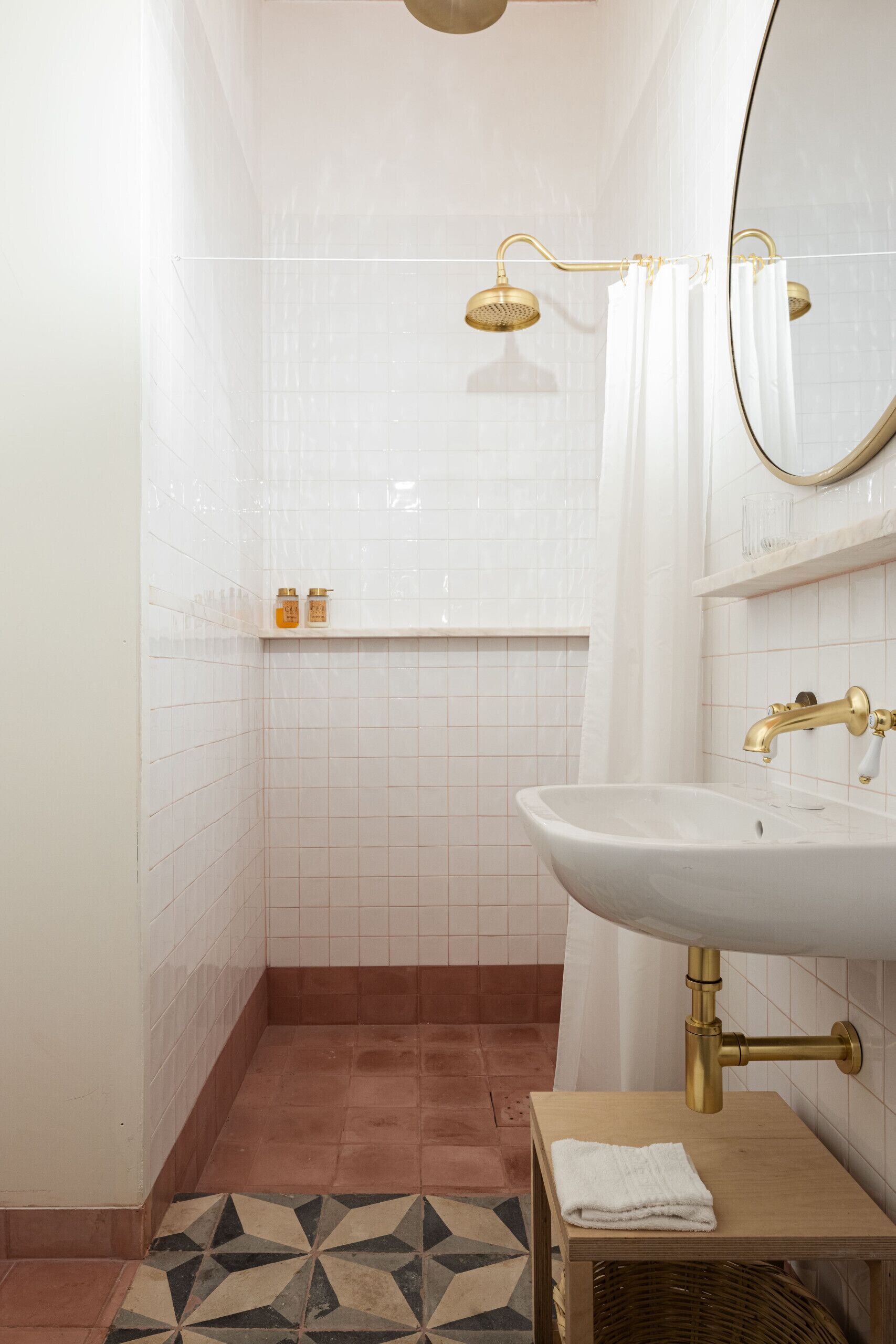 Douche, serviettes fournies