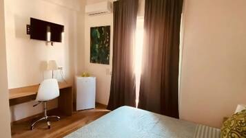 Silitysrauta/-lauta, Wi-Fi, vuodevaatteet