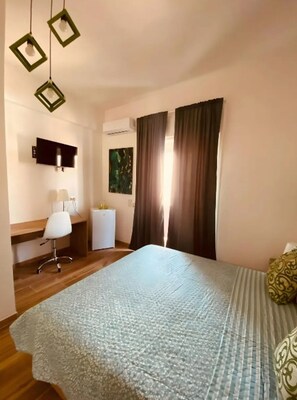 Silitysrauta/-lauta, Wi-Fi, vuodevaatteet