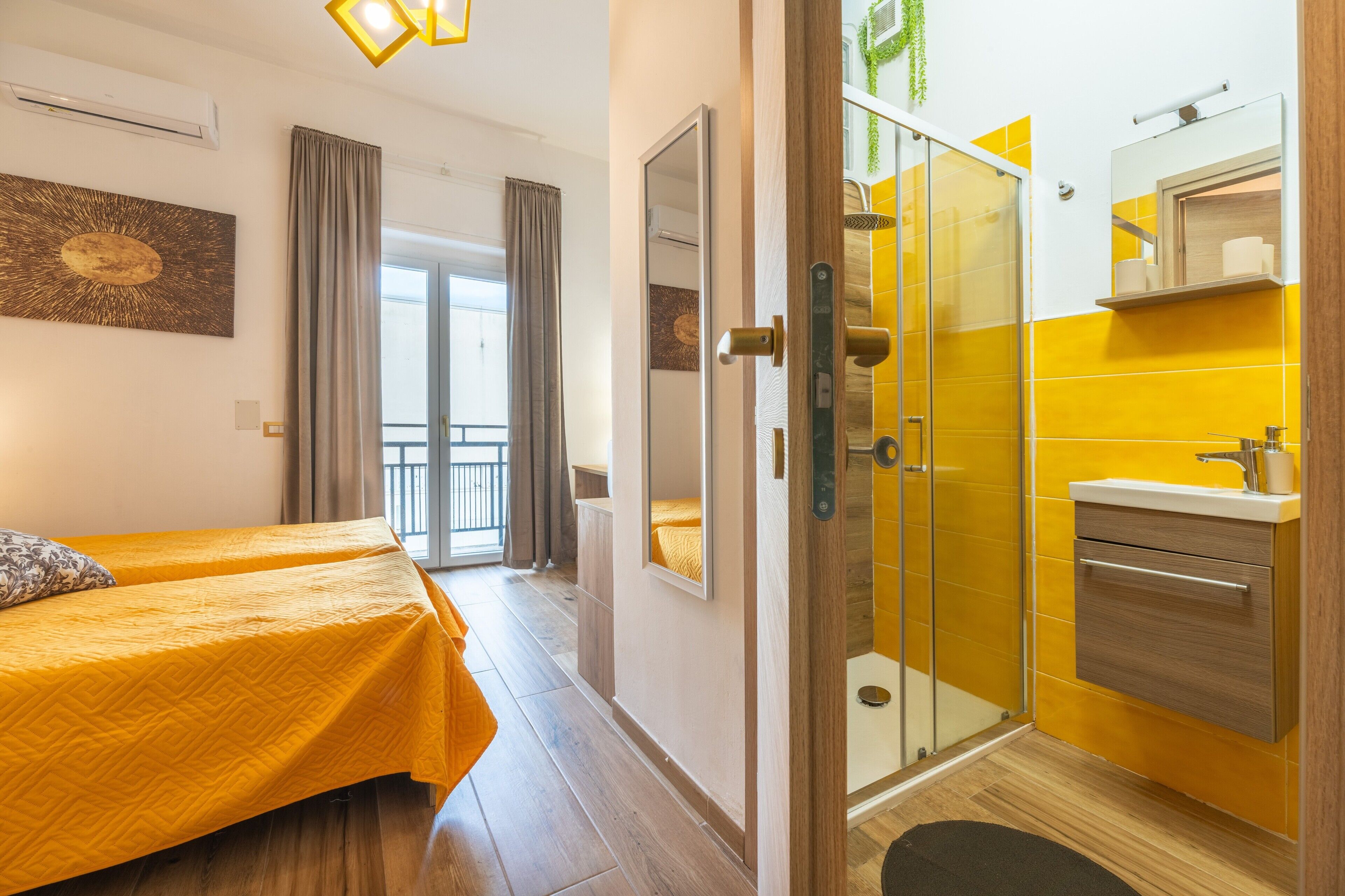 Bügeleisen/Bügelbrett, WLAN, Bettwäsche