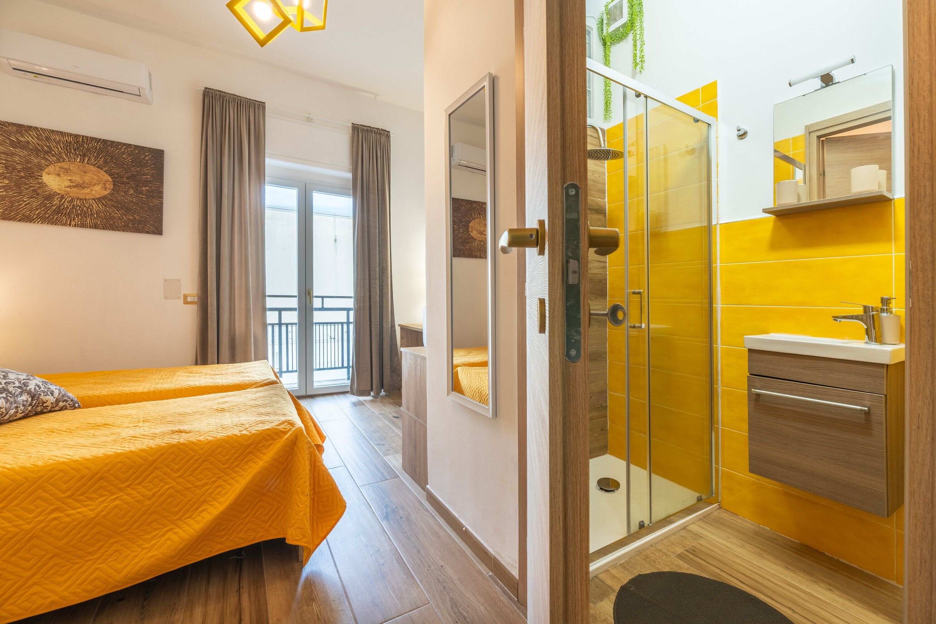 Bügeleisen/Bügelbrett, WLAN, Bettwäsche