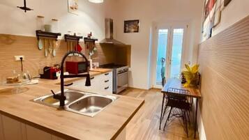 Kühlschrank, Mikrowelle, Ofen, Herdplatte