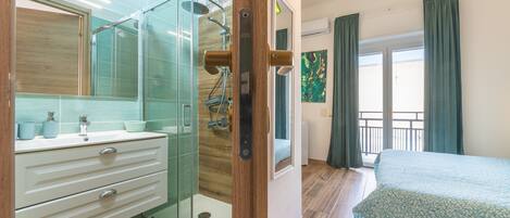 熨斗/熨衫板、Wi-Fi、床單