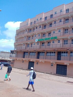 المنشأة من الخارج