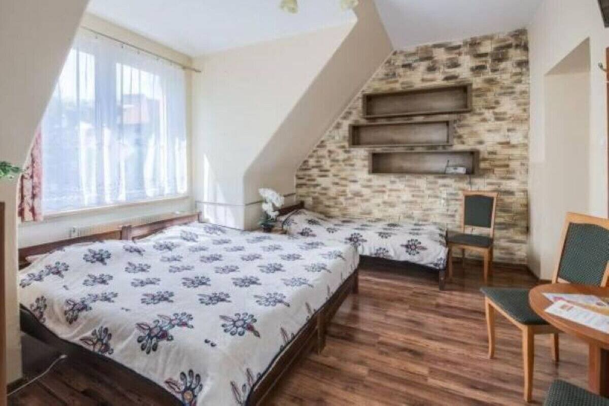 Habitació triple, vistes al jardí | Wifi gratuïta i roba de llit