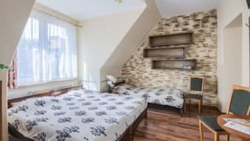 Habitación triple, vistas al jardín | Wifi gratis