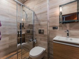 Triple Room, Garden View | Bathroom | Towels