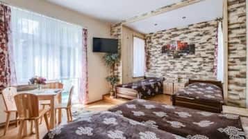 Habitación cuádruple, vistas al jardín | Wifi gratis