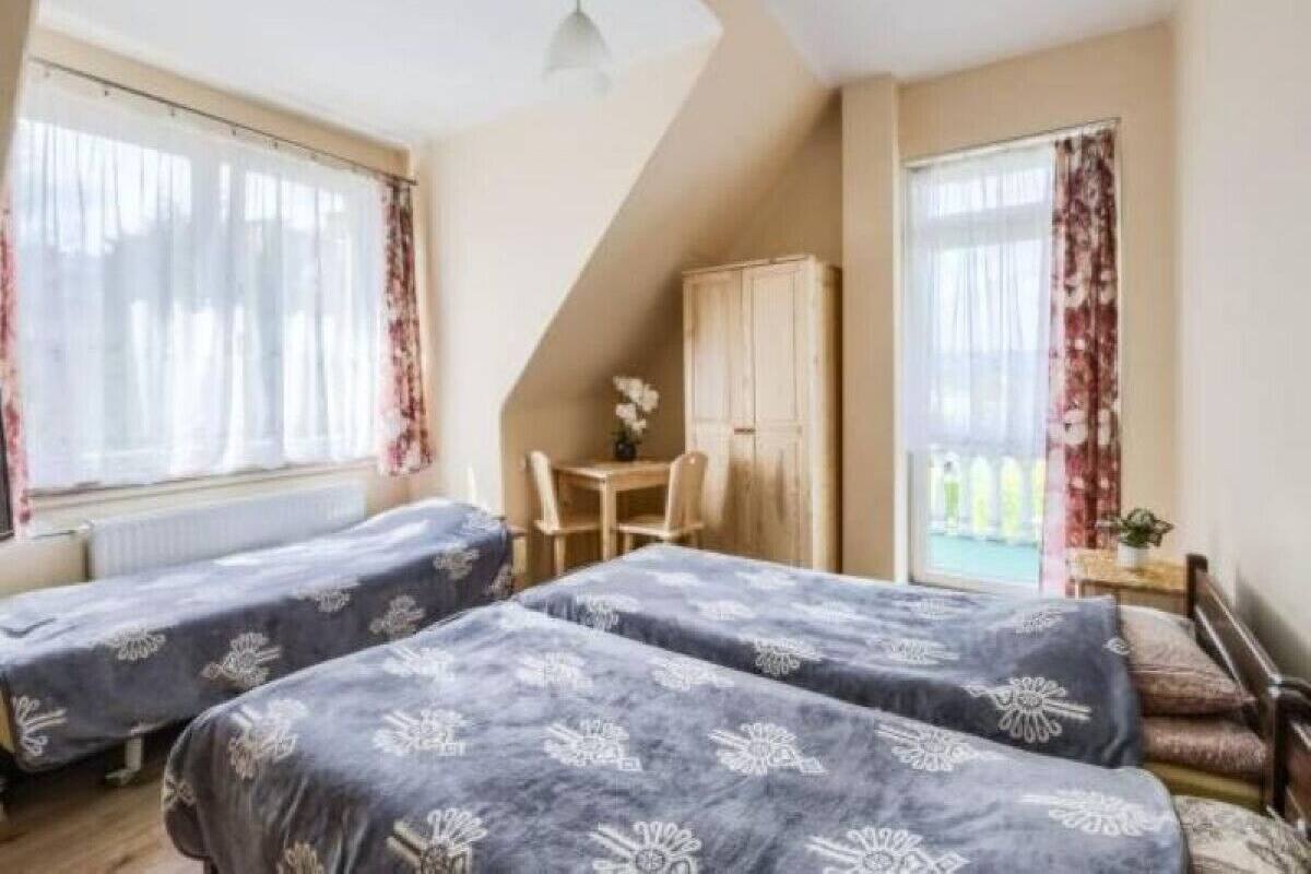 Habitació triple, vistes al jardí | Wifi gratuïta i roba de llit