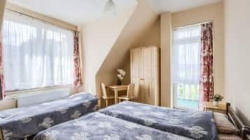 Habitación triple, vistas al jardín | Wifi gratis