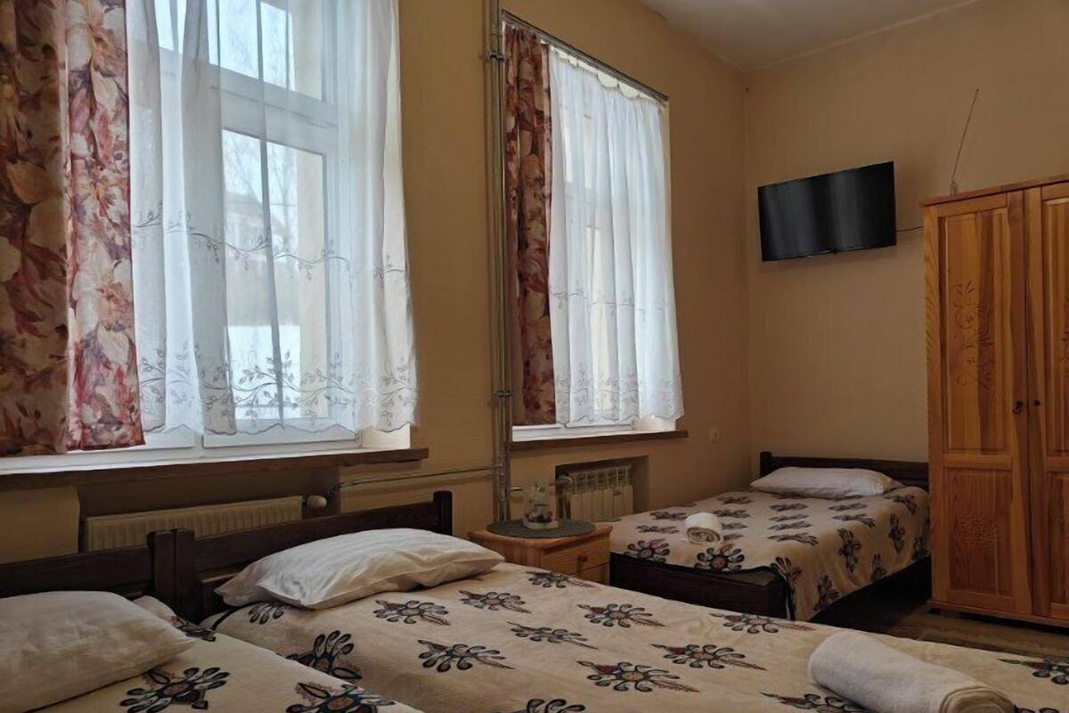 Habitació triple, vistes al jardí | Wifi gratuïta i roba de llit