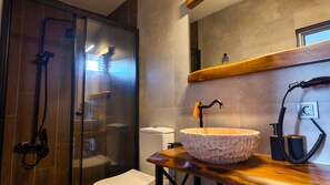 Comfort Quadruple Room, Mountain View | Bathroom | Shower, rainfall showerhead, free toiletries, hair dryer - Hayal Butik Otel (Muğla)