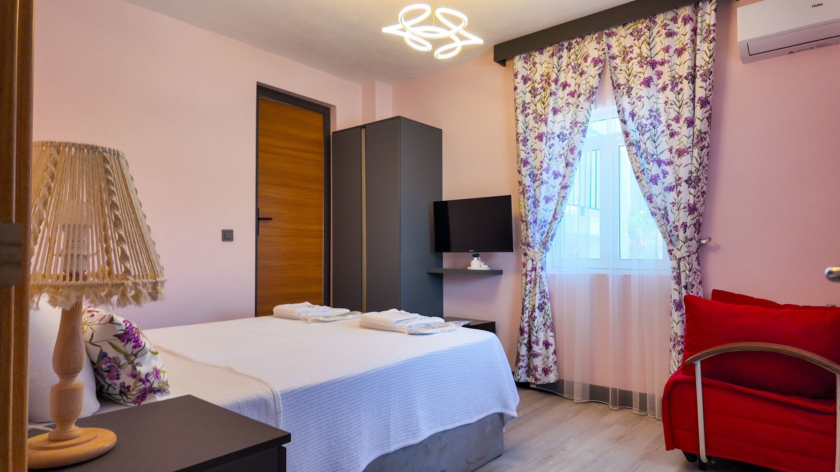 Comfort Twin Room, Mountain View | Individually furnished, free WiFi