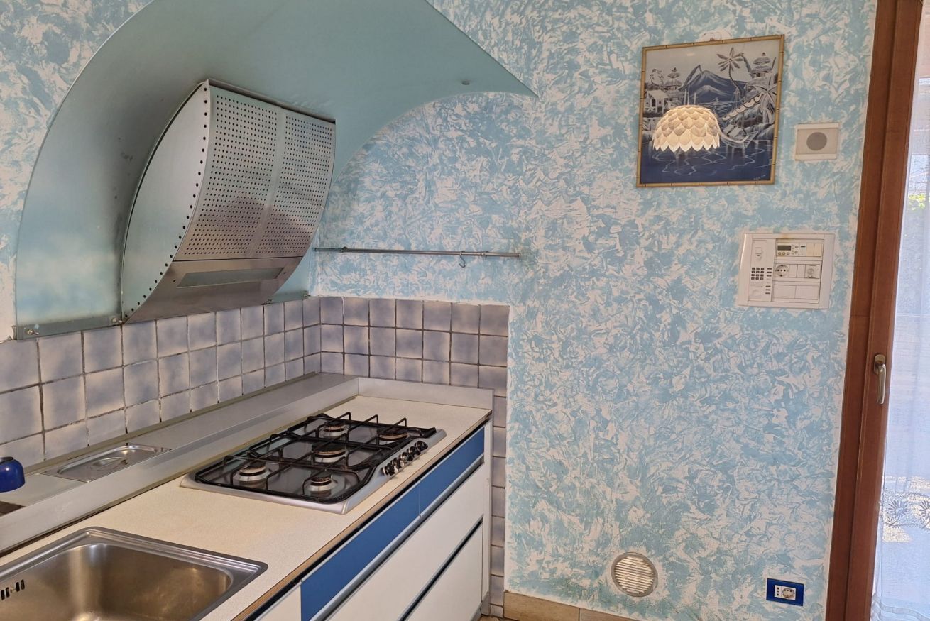 Kylskåp, mikrovågsugn, diskmaskin och brödrost