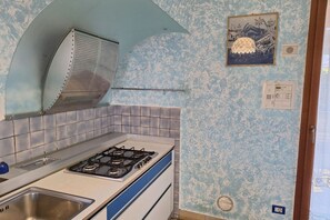 Refrigerador, microondas, lavavajillas y tostadora 