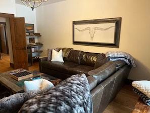 Living area - The Lodge at Cabin Creek Landing (Marion)