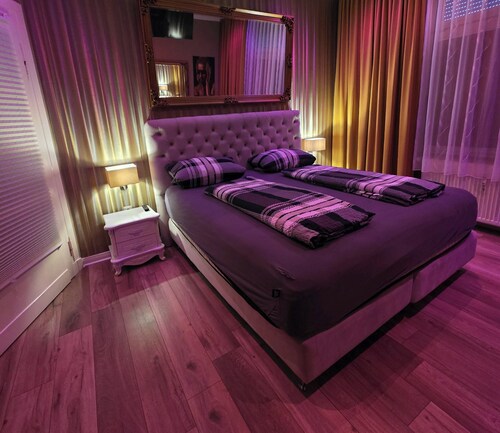 Golden Dream 
Das Romantikapartment für erotische Stunden zu zweit