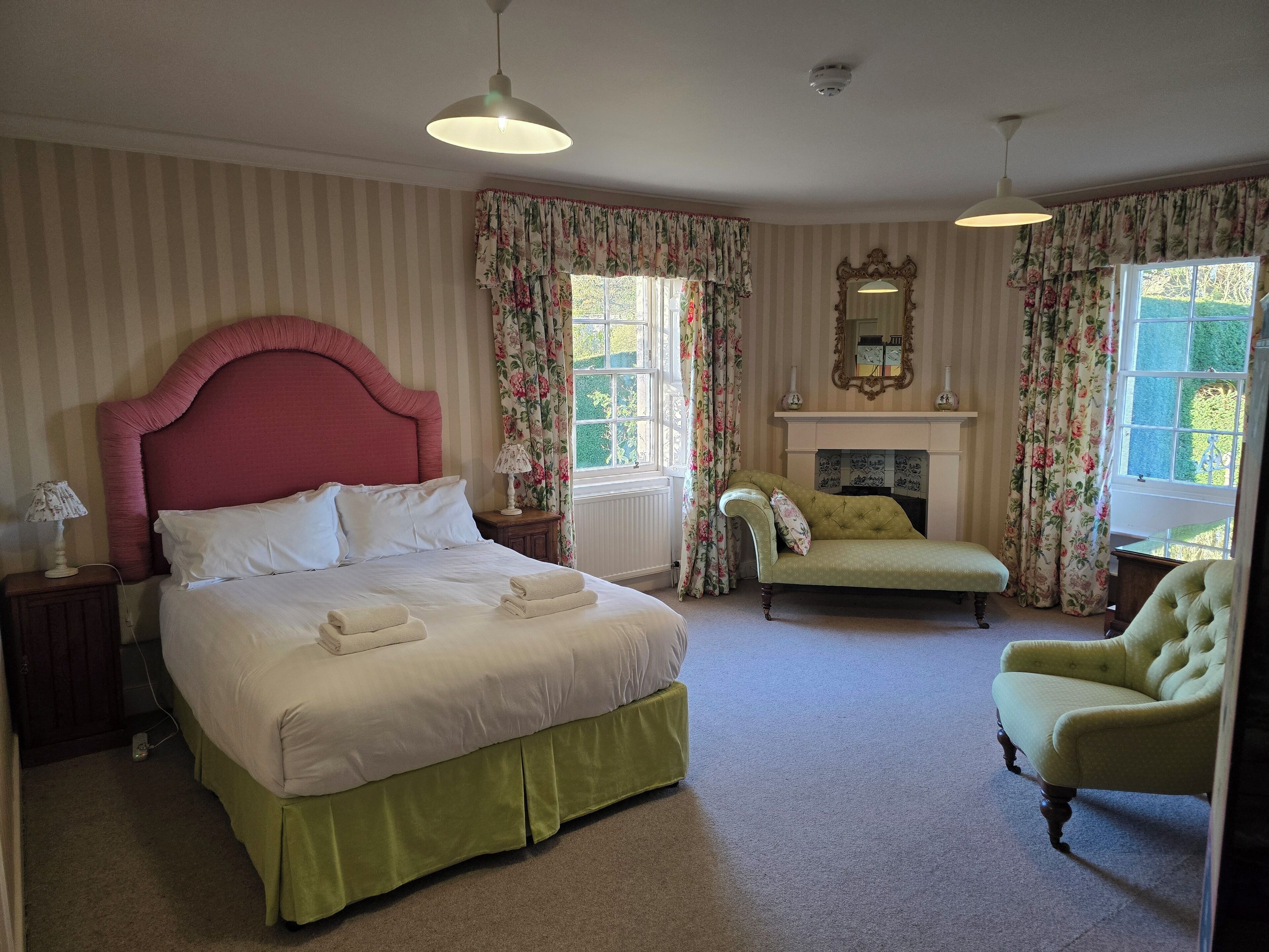 7 bedrooms, iron/ironing board, WiFi, bed sheets