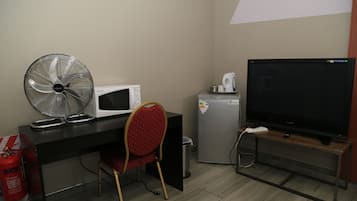 Double Room | Desk, free WiFi