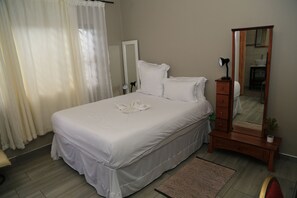 Double Room | Desk, free WiFi - Coco Palm B&B (Windhoek)