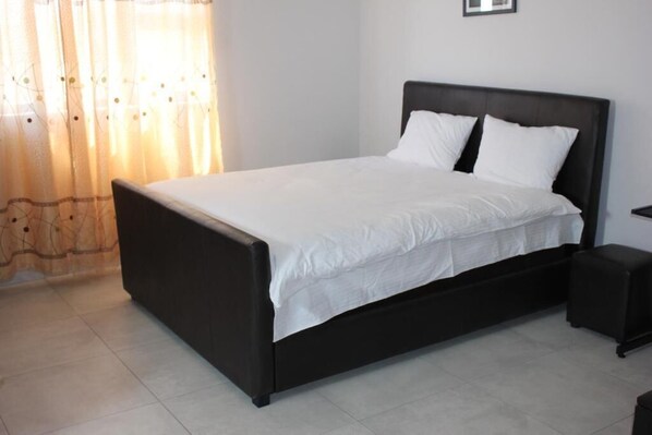 Superior Twin Room | Desk, free WiFi - Coco Palm B&B (Windhoek)