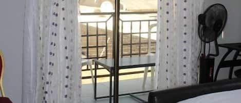 Double Room | Desk, free WiFi