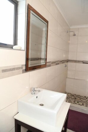Superior Twin Room | Bathroom | Shower, towels, toilet paper