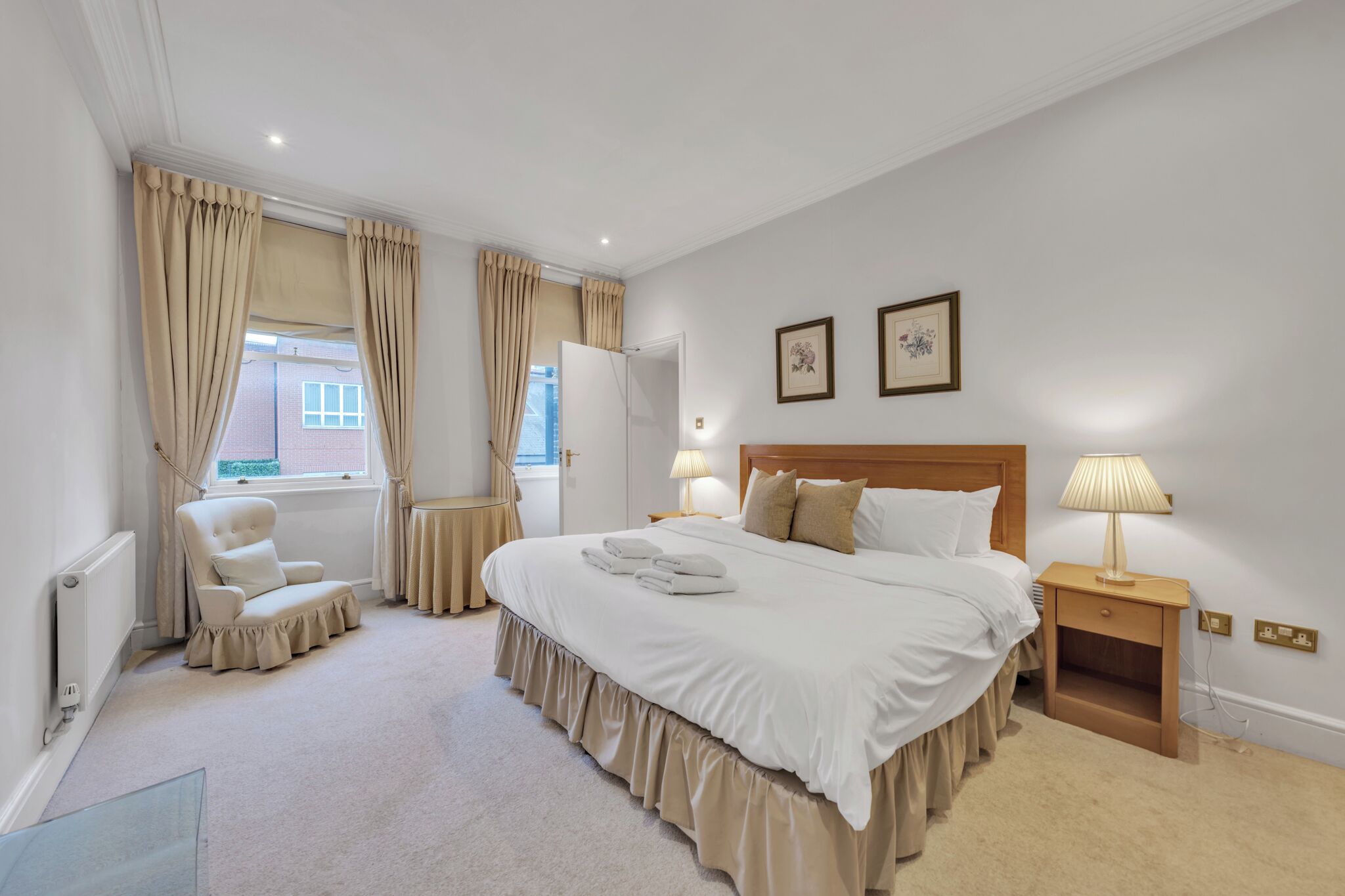 Iron/ironing board, WiFi, bed sheets