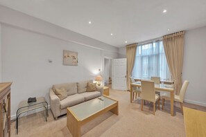 Living area - A Private Mayfair City Retreat (London)