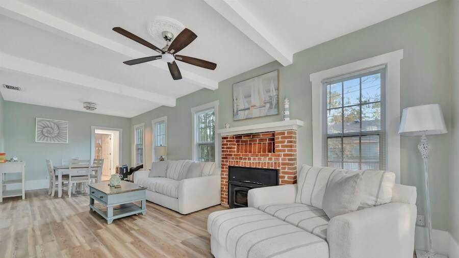 Historic 4B Sleeps 8 Backyard Firepit Bikes