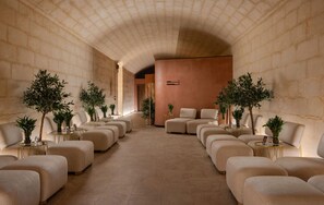 Spa - Luxury Living with Pool in Mercury Tower (St. Julian`s)