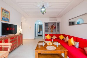 TV - Cosy 1BR près Carré Eden – Terrasse & Confort (Marrakesh)