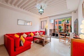 TV - Cosy 1BR près Carré Eden – Terrasse & Confort (Marrakesh)