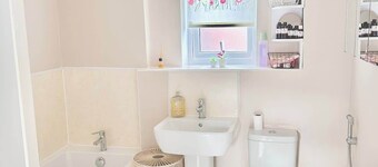 Modern Flat near Luton Airport | Free Parking