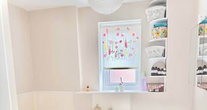 Modern Flat near Luton Airport | Free Parking