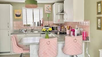 Mikrobølgeovn, ovn, kogeplade, opvaskemaskine