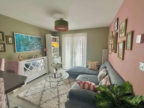 Modern Flat near Luton Airport | Free Parking