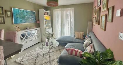 Modern Flat near Luton Airport | Free Parking