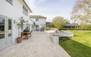 Terrace/patio - Large home to rent on the beautiful Isle of Wight (Newtown)
