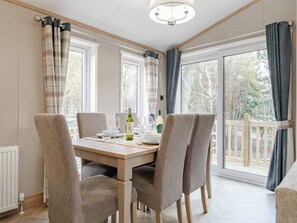 Dining - The Harrogate - Kelling Heath Holiday Park - 21634 (Holt)