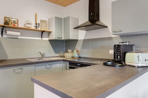 Kühlschrank, Ofen, Herdplatte, Geschirrspüler
