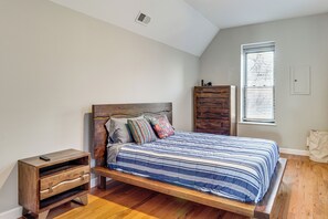 Apartment (2 Bedrooms) | Interior - Walk to Bars & Dining: Historic Benton Park Gem (St. Louis)