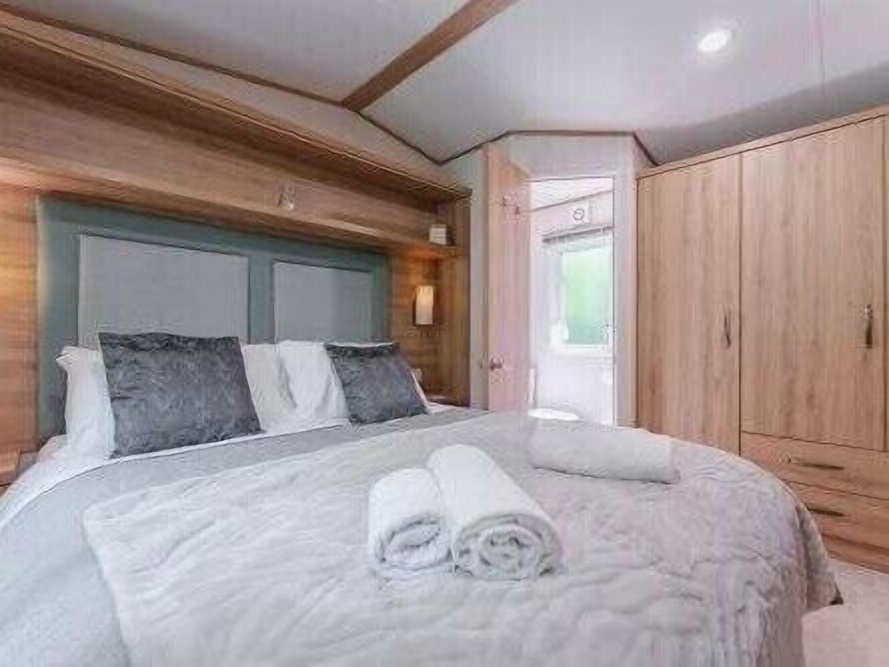 2 bedrooms, individually decorated, individually furnished, free WiFi