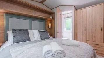 2 bedrooms, individually decorated, individually furnished, free WiFi