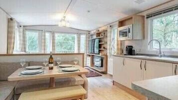 Cookware/dishes/utensils