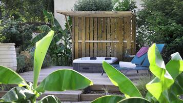 Bain à remous extérieur