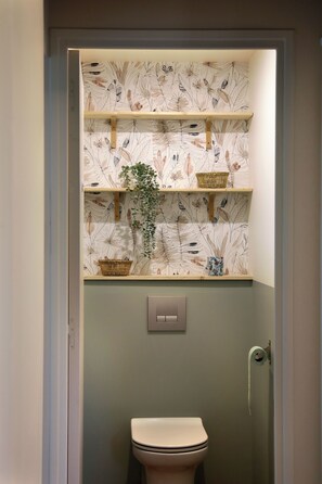 Assecador de cabells, tovalloles, sabó i paper higiènic 