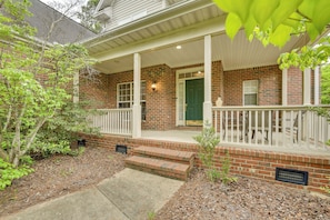 A brick house with a covered porch, steps leading to the entrance, and a small garden area. - 2 Mi to Pinehurst Resort: Spacious Golf Getaway! (Pinehurst)